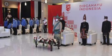 Kepala Badan BP2MI Pakai Baju Adat Bolaang Mongondow di HUT RI ke-75