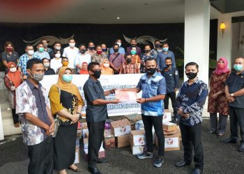 Bawaslu Sulut Salurkan Bantuan Korban Banjir di Bolmong dan Bolsel