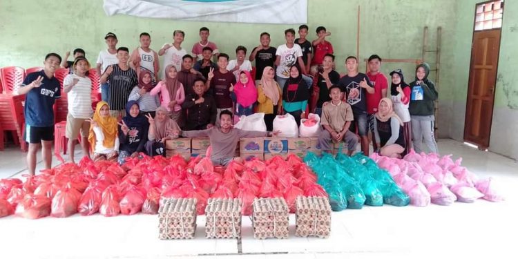 Dibantu Remaja Masjid, Pemdes Tombolango Bantu Warga Bolsel Terkena Banjir