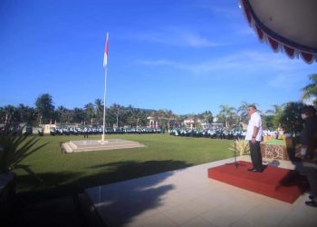 Bupati Bolmut Depri Pontoh Pimpin Apel Bersama seluruh Guru