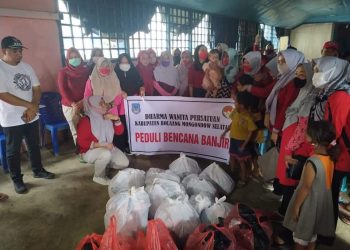 PDW Bolsel Bantu Warga Pengungsian Dampak Bencana Alam Tomini