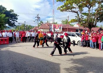 BERKAH Disambut Tarian Adat Mongondow Saat Mendaftar di KPU Bolsel