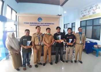 Tahlis Serahkan Hadiah Lomba Menulis Feature