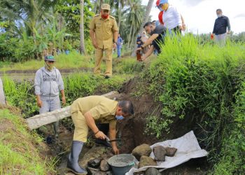Nayodo Letak Batu Pertama Pembangunan Irigasi di Kelurahan Kobo Kecil