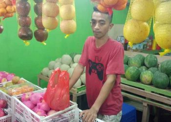 Jualan Buah Segar, Rifki Bisa Topang Ekonomi Keluarga