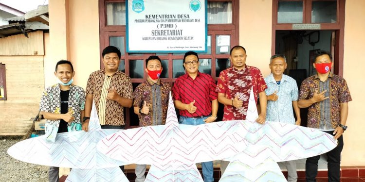 Meriahkan Hari Batik, P3MD Bolsel Terbangkan Pinahangi Khas Bolango