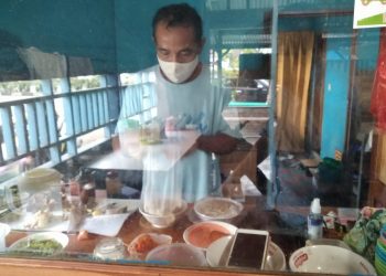 Dengan Modal Jualan Soto Betawi, Adang Mampu Sekolahkan Anaknya Sampai S2