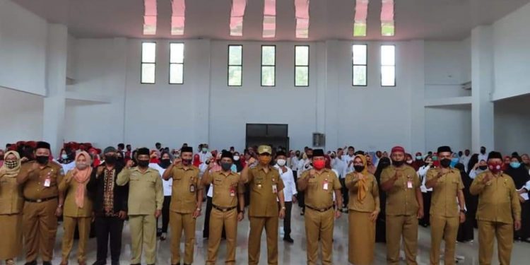 Inilah Pesan Pjs Bupati Bolsel Saat Apel Kerja Bersama Guru, THL, Tenaga Kependidikan