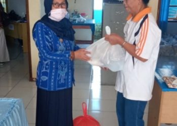 215 Paket Sembako Kelurahan Kotobangon Disalurkan