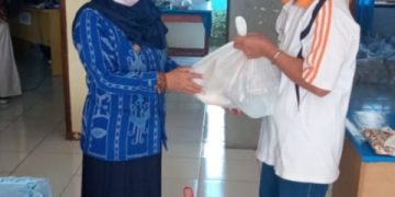 215 Paket Sembako Kelurahan Kotobangon Disalurkan