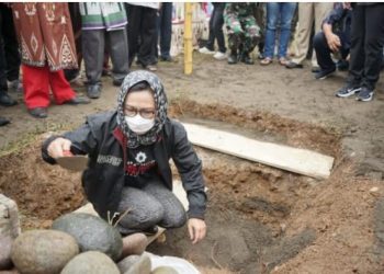Yasti Letakkan Batu Pertama Pembangunan Gedung Pesantren