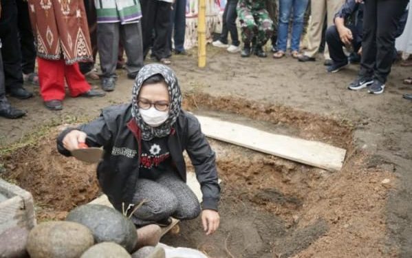 Yasti Letakkan Batu Pertama Pembangunan Gedung Pesantren