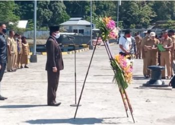 Tahlis Pimpin Pelarungan Bunga di Hari Pahlawan