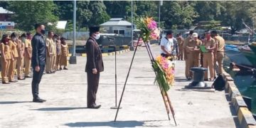 Tahlis Pimpin Pelarungan Bunga di Hari Pahlawan