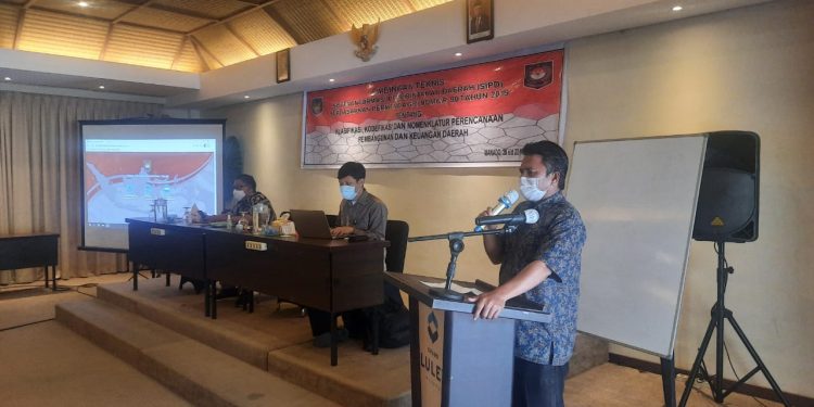 Tahlis Gallang Buka Bimtek SIPD