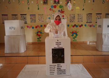 Salurkan Hak Suara di TPS 10 Matali, Tatong Ingatkan Coblang dan Jangan Golput