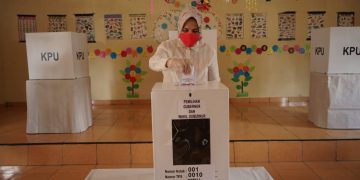 Salurkan Hak Suara di TPS 10 Matali, Tatong Ingatkan Coblang dan Jangan Golput