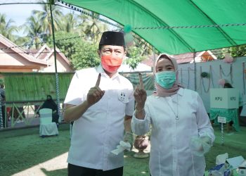 Salurkan Hak Suara di TPS 1 Momalia Satu, Iskandar Kamaru Optimis Menang