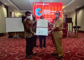 Peringati Hari HAM, Pemkab Bolmong Terima Penghargaan