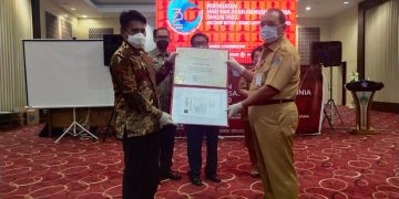 Peringati Hari HAM, Pemkab Bolmong Terima Penghargaan