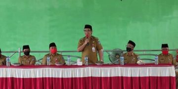 Pjs Bupati Bolsel Pantau Langsung Penyerahan BLT-DD di Desa Halabolu
