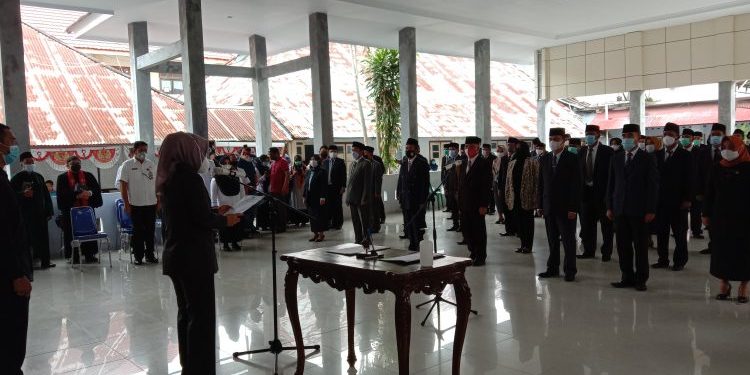 Tatong Bara Lantik 191 Pejabat Struktural dan Fungsional