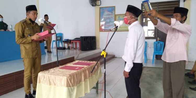 Optimalkan Pelayanan, Perangkat Desa Saltim Resmi Dilantik