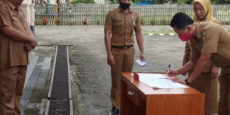 Jajaran Dinas PUPR Bolmut Teken Pakta Integritas Tahun 2021