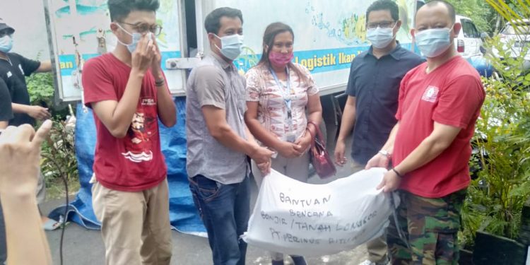 Relawan KKSS – IKAMI Sulsel Salurkan Bantuan Kepada Korban Banjir Manado