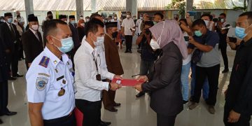 Tatong Bara Lantik 192 Pejabat Struktural dan Fungsional