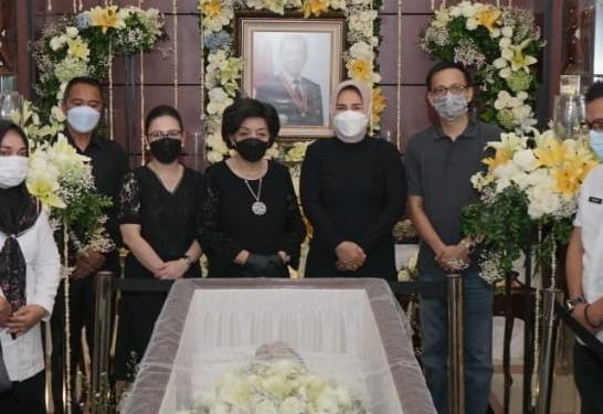 Melayat ke Rumah Duka SHS, Tatong Bara : Almarhum Adalah Guru Bagi Saya