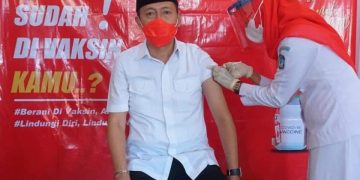 Sempat Tertunda, Iskandar Kamaru Terima Suntikan Vaksin Covid-19