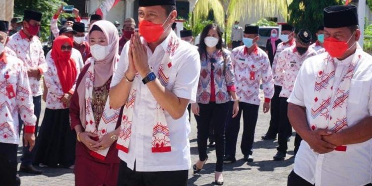 Bupati dan Wabup Bolsel di Sambut dengan Empat Adat