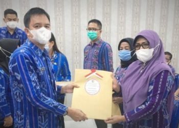 Sande Serahkan SPPDT Kepada Lurah dan Sangadi se Kotamobagu