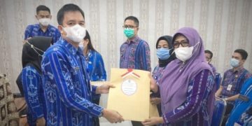 Sande Serahkan SPPDT Kepada Lurah dan Sangadi se Kotamobagu