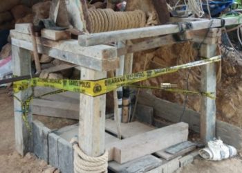 Polres Boltim Police Line Tambang Emas yang Diduga Milik Sangadi Lanut