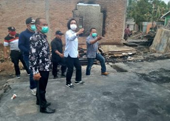Bupati Beri Bantuan Korban Kebakaran di Doloduo