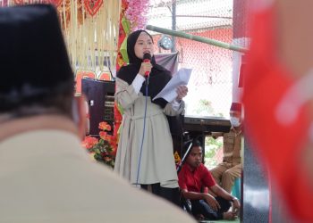 Mengharukan, Gita Palilati Persembahan Puisi Untuk Iskandar-Hamid
