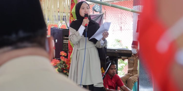 Mengharukan, Gita Palilati Persembahan Puisi Untuk Iskandar-Hamid