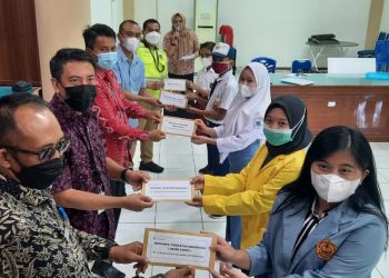 JRBM Berikan Beasiswa Bagi Puluhan Pelajar Kecamatan Lolayan