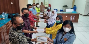 JRBM Berikan Beasiswa Bagi Puluhan Pelajar Kecamatan Lolayan