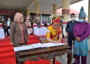 Tatong Terima Sejumlah Aset Dari Pemkab Bolmong