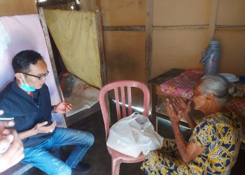 Kader Forkot Bagikan Ratusan Paket Sembako di Kotamobagu