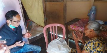 Kader Forkot Bagikan Ratusan Paket Sembako di Kotamobagu