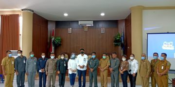 Mewakili Bupati, Tahlis Gallang Hadiri Sosialisasi OJK