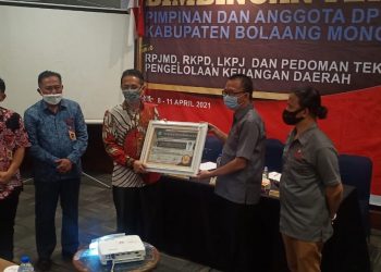 Yanny Tuuk Buka Bimbingan Teknis DPRD Bolmong