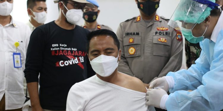 Vaksinasi Dosis Pertama, Bupati Sachrul Sebut Boltim Sehat Ekonomi Juga Sehat