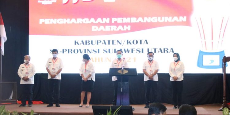 Wali Kota Kotamobagu Terima Penghargaan Pembangunan Daerah