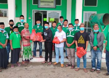 Harlah Ke-87, Ansor Bolsel Bagi Takjil Dan Masker