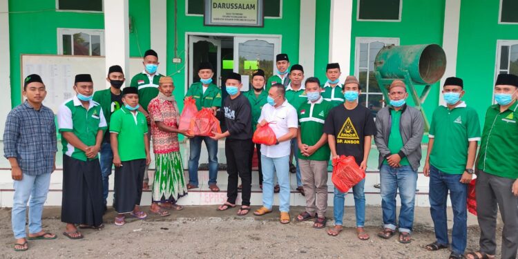 Harlah Ke-87, Ansor Bolsel Bagi Takjil Dan Masker